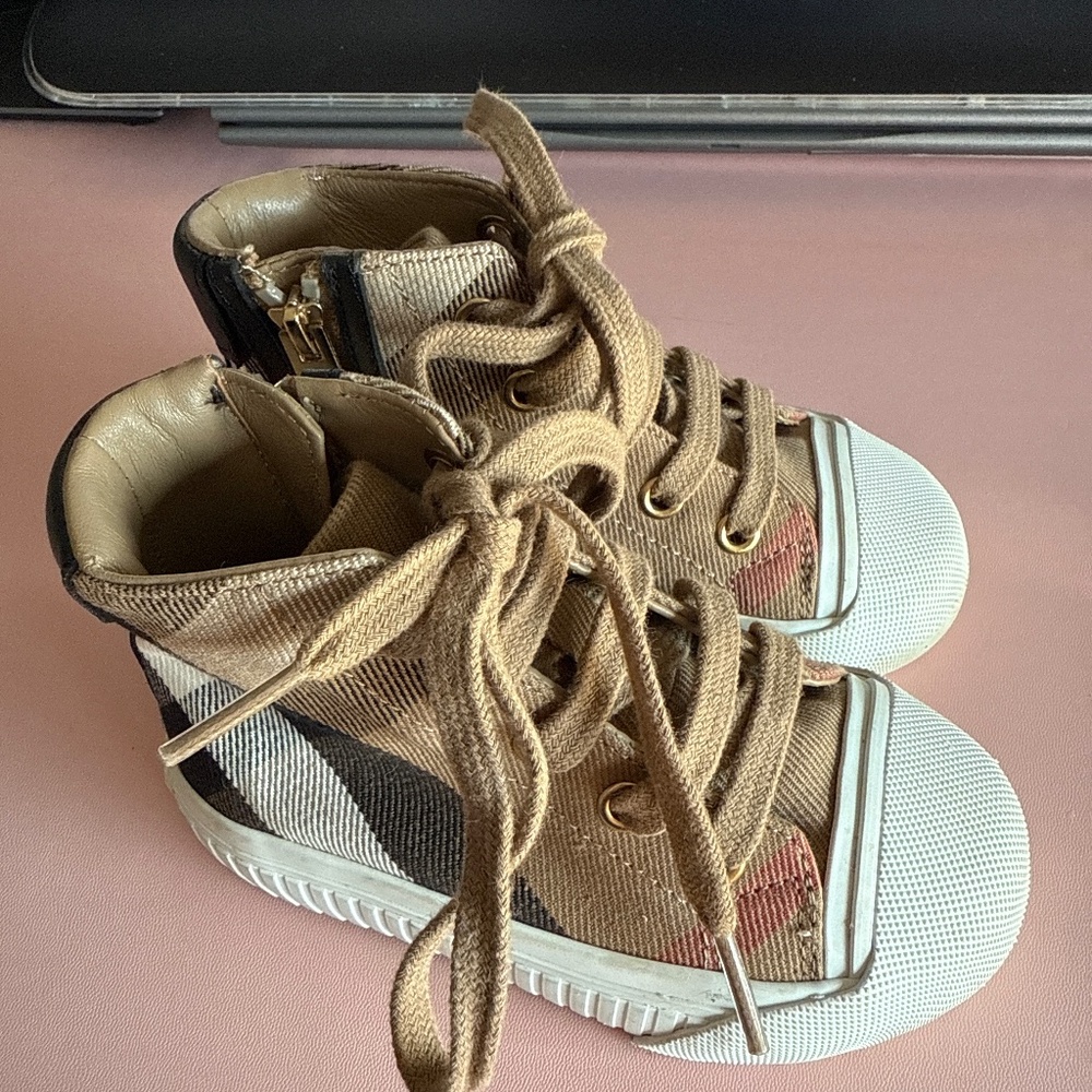 Burberry kids boots